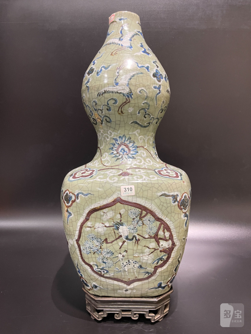 明嘉靖 仿官釉堆白青花铁锈花松鹤延年纹大葫芦瓶 - 图7